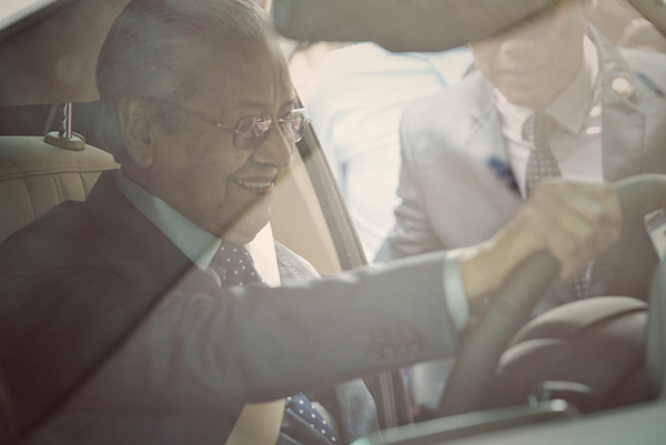 Thủ tướng Mahathir Mohamad: Người luôn ủng hộ công nghiệp ô tô nội địa - Ảnh 2.