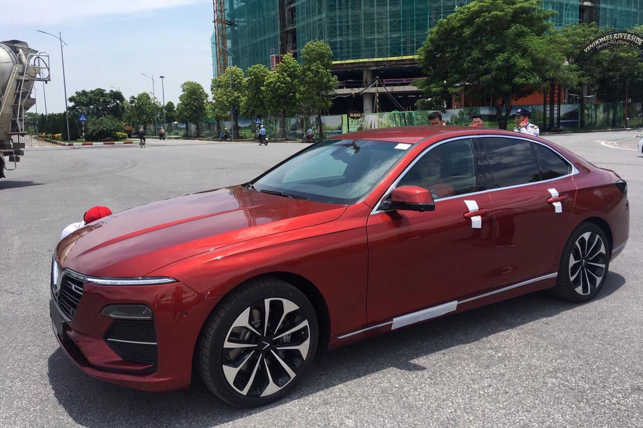 Khách Việt có thể lái thử VinFast Lux cùng chuyên gia nước ngoài, đối tác của Ferrari, Rolls-Royce - Ảnh 2.