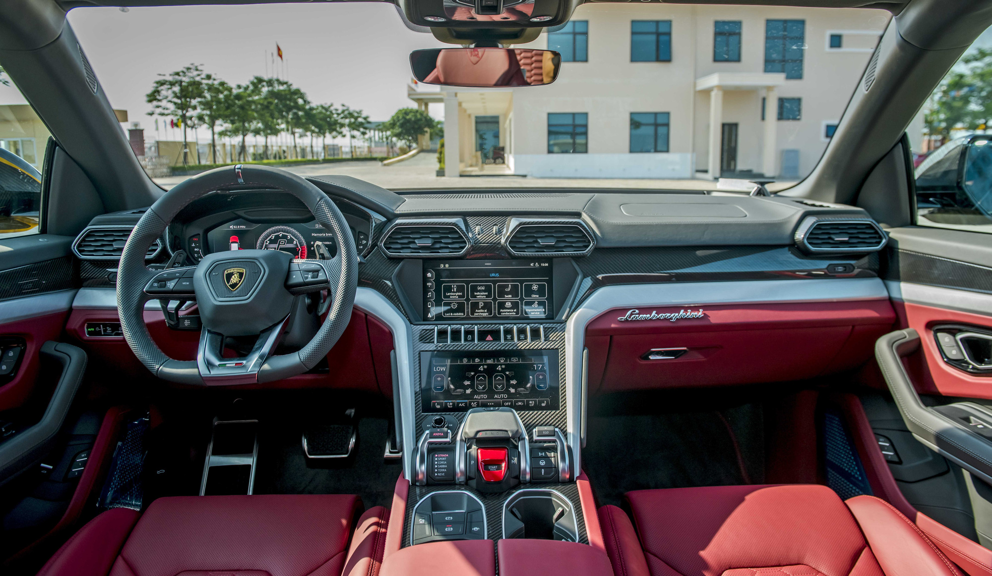 Lamborghini Urus chính hãng thứ 3 về Việt Nam sau chiếc của Minh ‘Nhựa’ với màu dễ gây hiểu lầm - Ảnh 4. Lamborghini Urus chính hãng thứ 3 về Việt Nam sau chiếc của Minh ‘Nhựa’ với màu dễ gây hiểu lầm - Ảnh 4.