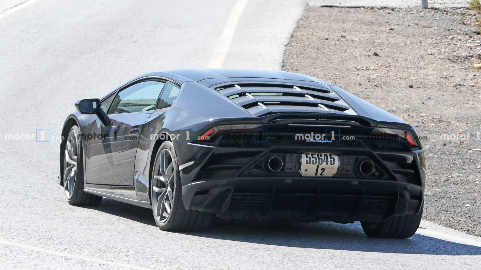Lamborghini Huracan chạy thử với nhiều chi tiết đáng ngờ - Ảnh 2.