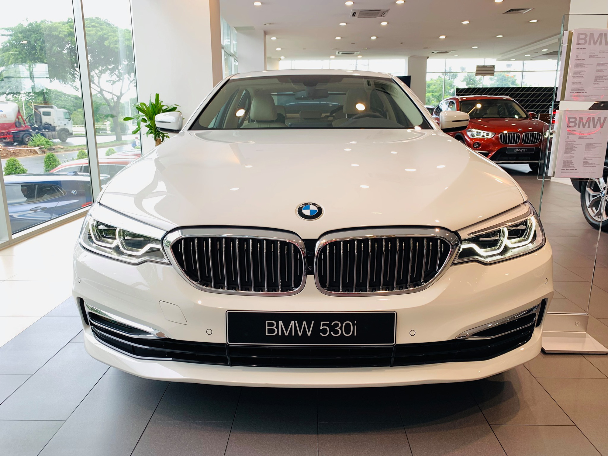 Sedan hạng sang thuần điện BMW i7 2023 ra mắt tại Việt Nam giá từ 72 tỷ  đồng