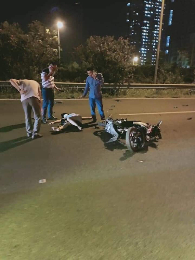 Clip: Phi xe ngược chiều trên đại lộ Thăng Long, người phụ nữ gặp tai nạn kinh hoàng - Ảnh 3.