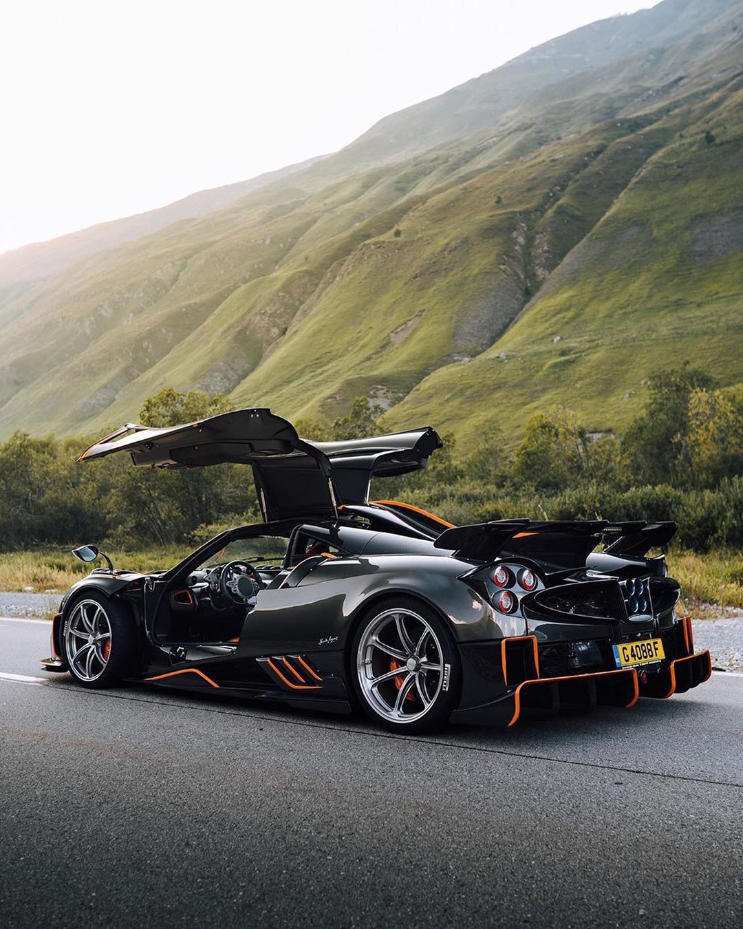 Ra mắt Pagani Huayra Imola - Thần gió khủng nhất lịch sử và chủ nhân cũng không phải dạng vừa - Ảnh 5. Ra mắt Pagani Huayra Imola - Thần gió khủng nhất lịch sử và chủ nhân cũng không phải dạng vừa - Ảnh 5.