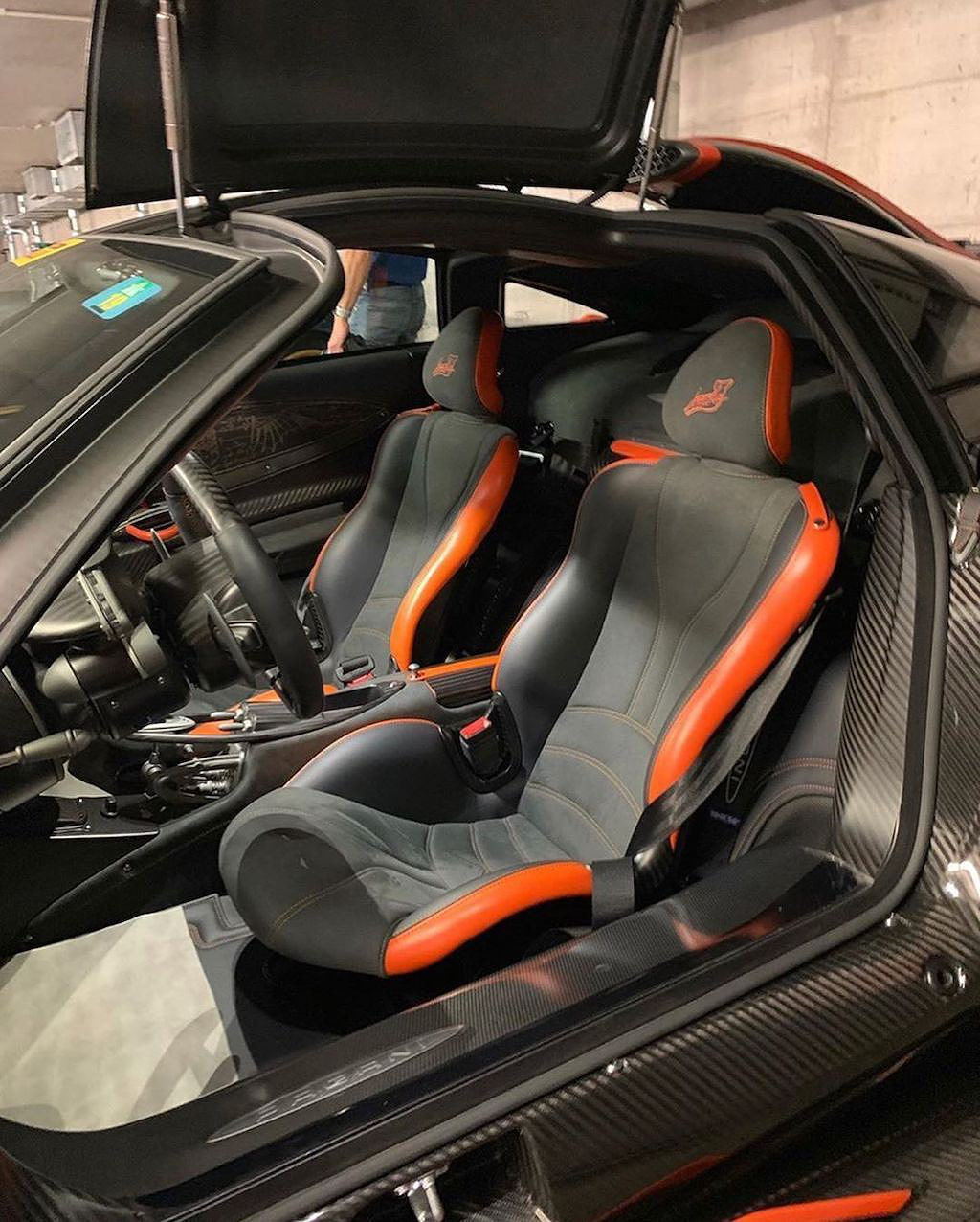 Ra mắt Pagani Huayra Imola - Thần gió khủng nhất lịch sử và chủ nhân cũng không phải dạng vừa - Ảnh 8. Ra mắt Pagani Huayra Imola - Thần gió khủng nhất lịch sử và chủ nhân cũng không phải dạng vừa - Ảnh 8.