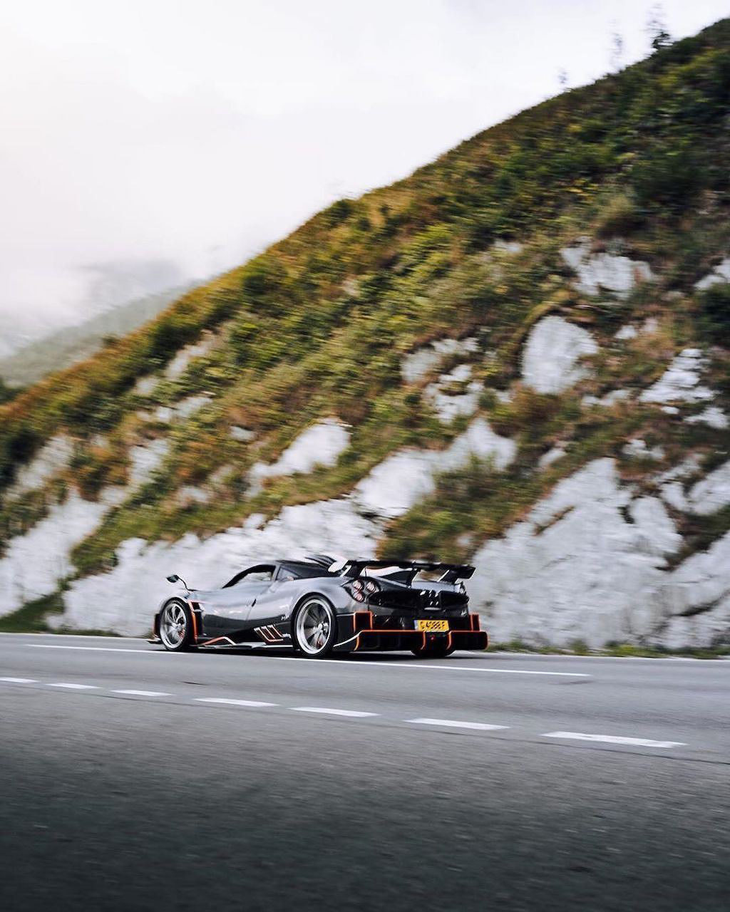 Ra mắt Pagani Huayra Imola - Thần gió khủng nhất lịch sử và chủ nhân cũng không phải dạng vừa - Ảnh 6. Ra mắt Pagani Huayra Imola - Thần gió khủng nhất lịch sử và chủ nhân cũng không phải dạng vừa - Ảnh 6.