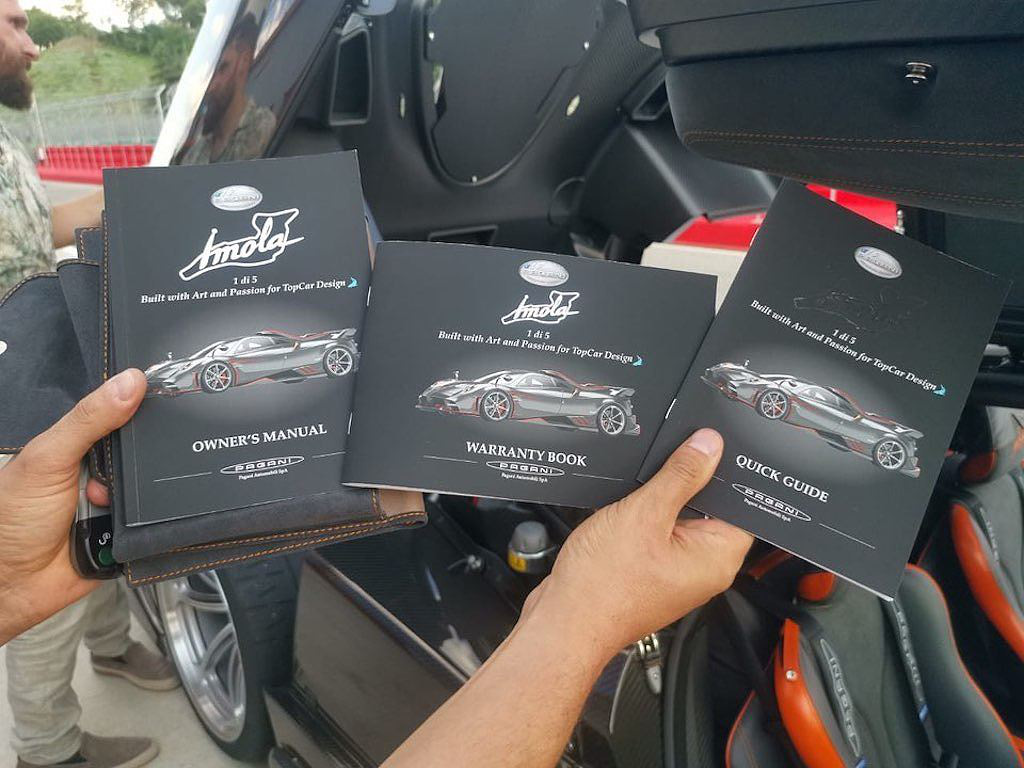 Ra mắt Pagani Huayra Imola - Thần gió khủng nhất lịch sử và chủ nhân cũng không phải dạng vừa - Ảnh 9. Ra mắt Pagani Huayra Imola - Thần gió khủng nhất lịch sử và chủ nhân cũng không phải dạng vừa - Ảnh 9.