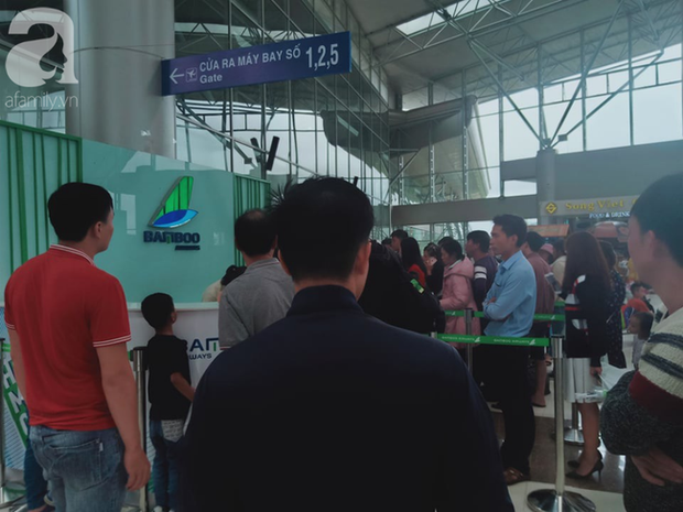 Máy bay Bamboo delay, hàng loạt hành khách phải chờ đợi hẳn 1 ngày - Ảnh 4. Máy bay Bamboo delay, hàng loạt hành khách phải chờ đợi hẳn 1 ngày - Ảnh 4.