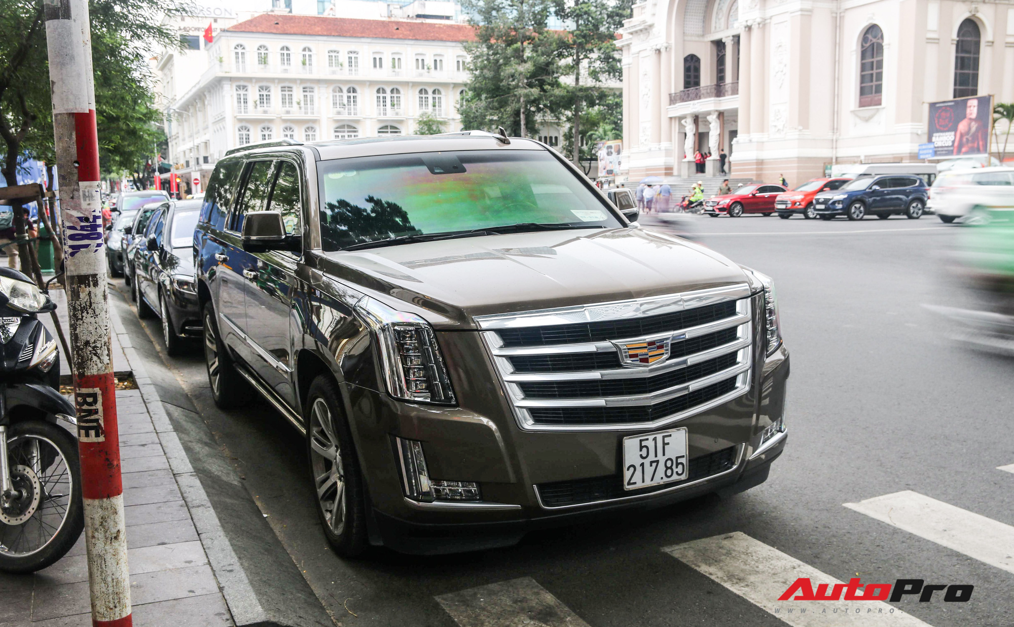 Ủng hộ 36 tỷ cho nhà nước, vua hàng hiệu Johnathan Hạnh Nguyễn còn gây choáng với bộ sưu tập xe tiền tỷ - Ảnh 7.