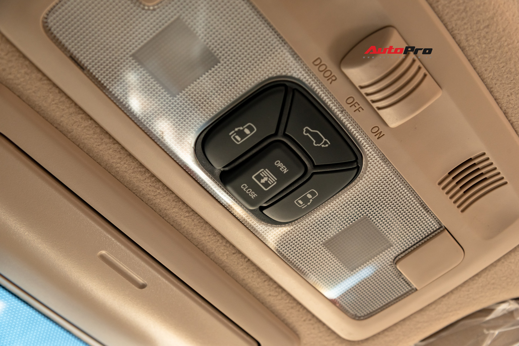Cận cảnh Toyota Previa 2019 nhập khẩu Trung Đông giá gần 3 tỷ đồng đầu tiên tại Việt Nam - Ảnh 15. Cận cảnh Toyota Previa 2019 nhập khẩu Trung Đông giá gần 3 tỷ đồng đầu tiên tại Việt Nam - Ảnh 15.