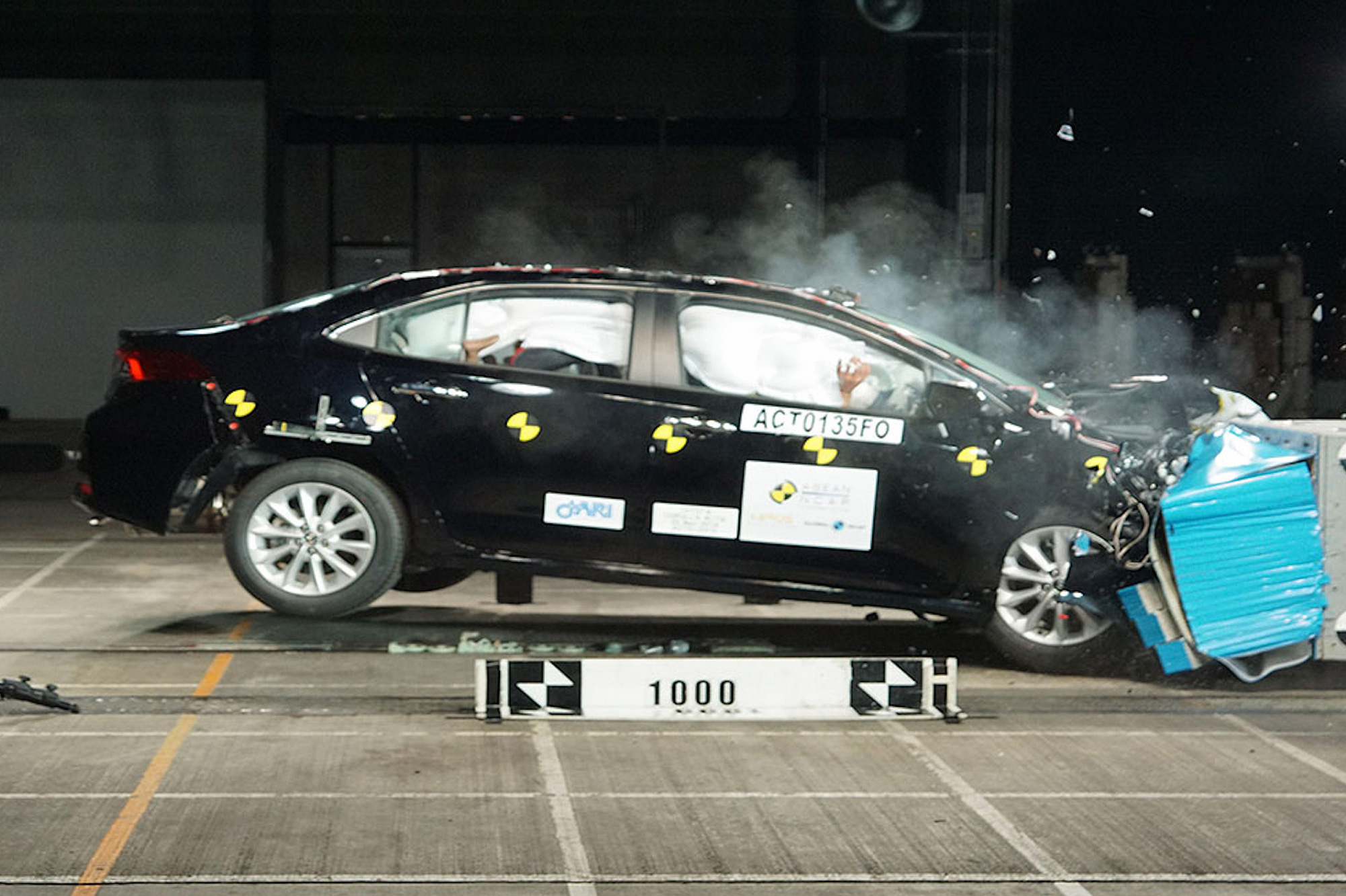 Xa rồi hình ảnh thùng tôn, Toyota Corolla Altis 2020 sắp về Việt Nam nhận điểm an toàn tối đa - Ảnh 1. Xa rồi hình ảnh thùng tôn, Toyota Corolla Altis 2020 sắp về Việt Nam nhận điểm an toàn tối đa - Ảnh 1.