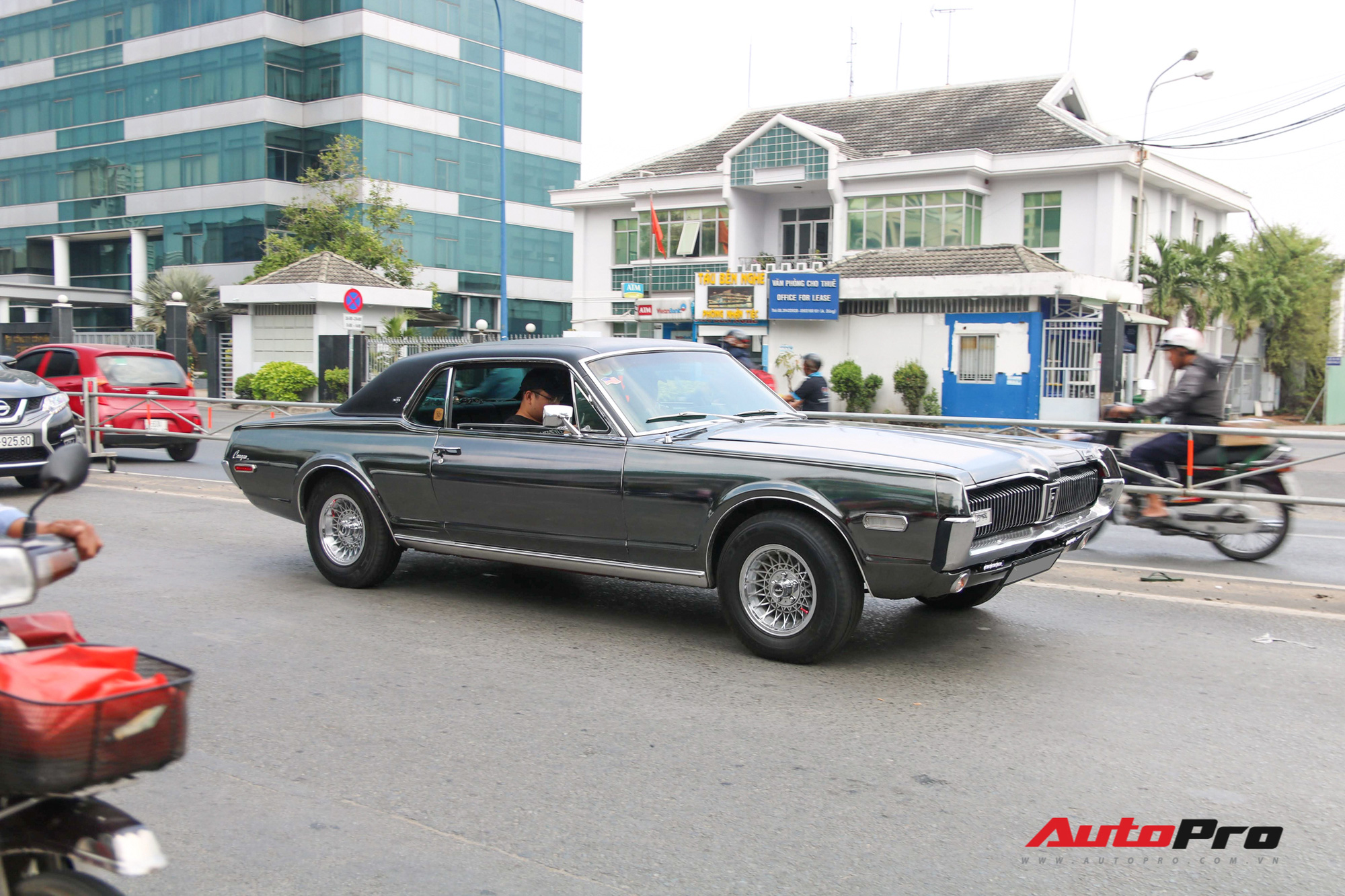 Exclusive look at rapper Binz's vintage car with a unique new appearance - Photo 1. Exclusive look at rapper Binz's vintage car with a unique new appearance - Photo 1.