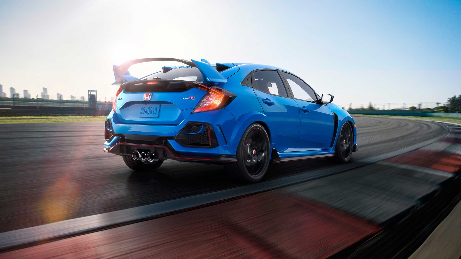 Ra mắt Honda Civic Type R 2020 và đây là những điểm mới cần biết để phân biệt với phiên bản cũ - Ảnh 2. Ra mắt Honda Civic Type R 2020 và đây là những điểm mới cần biết để phân biệt với phiên bản cũ - Ảnh 2.
