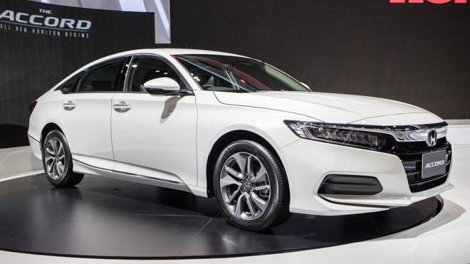 Sedan 1 tỷ : Toyota Camry vẫn độc tôn - Ảnh 8.