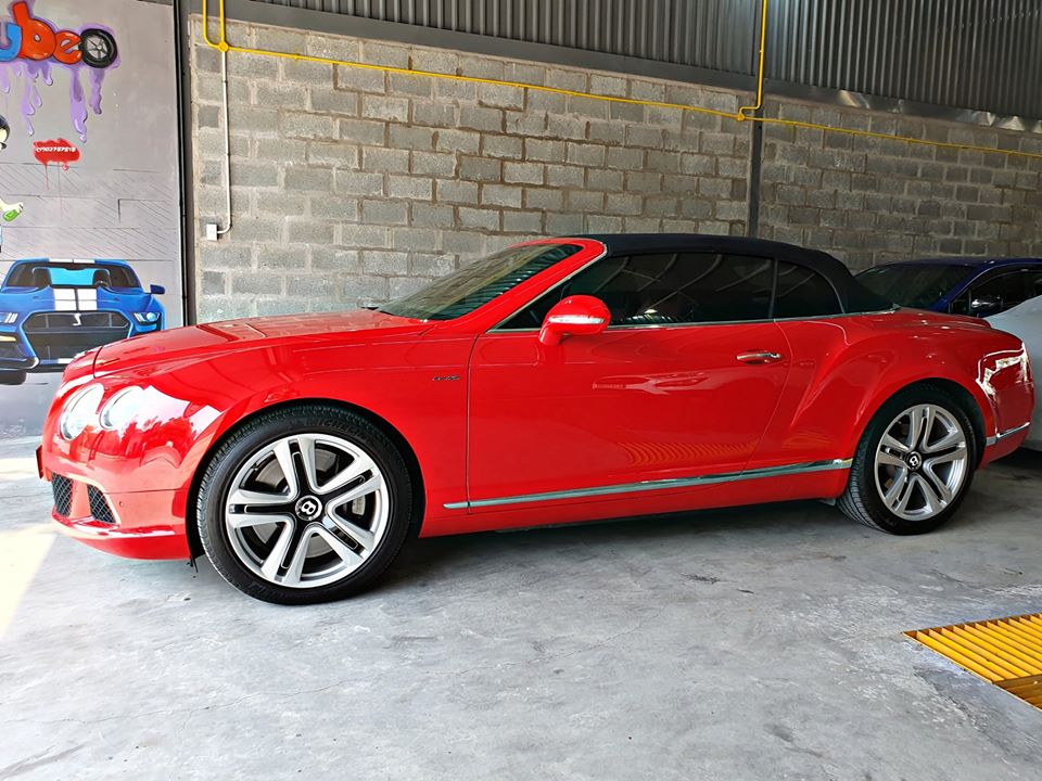 Bentley già chào mua hơn 8 tỷ đồng kèm quảng cáo: Xe này đỗ nhiều hơn đi - Ảnh 1. Bentley già chào mua hơn 8 tỷ đồng kèm quảng cáo: Xe này đỗ nhiều hơn đi - Ảnh 1.