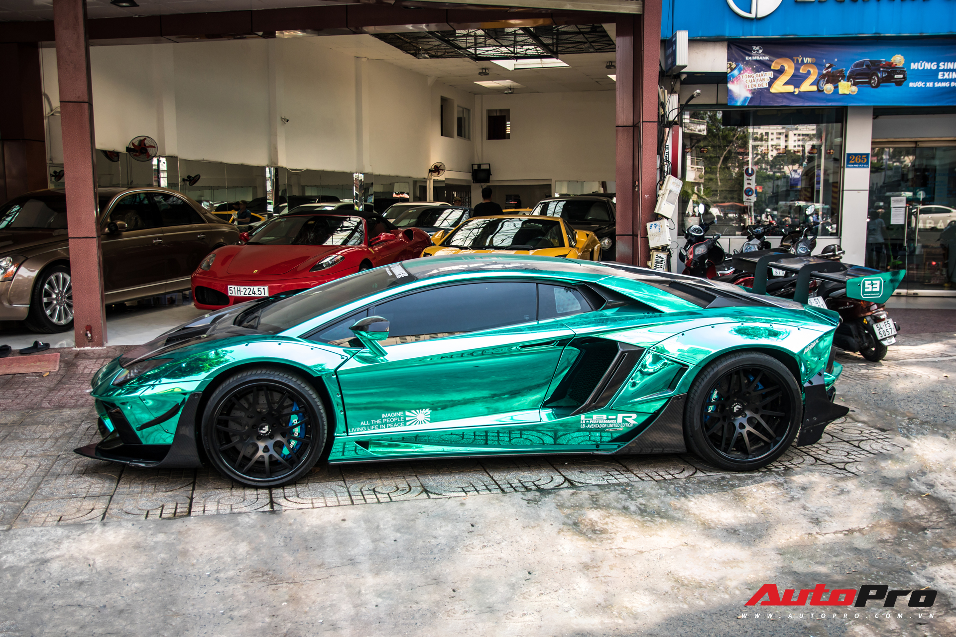 Cận Tết Nguyên Đán, đại gia Vũng Tàu chia tay siêu phẩm Lamborghini Aventador độ Liberty Walk phiên bản giới hạn - Ảnh 5. Cận Tết Nguyên Đán, đại gia Vũng Tàu chia tay siêu phẩm Lamborghini Aventador độ Liberty Walk phiên bản giới hạn - Ảnh 5.