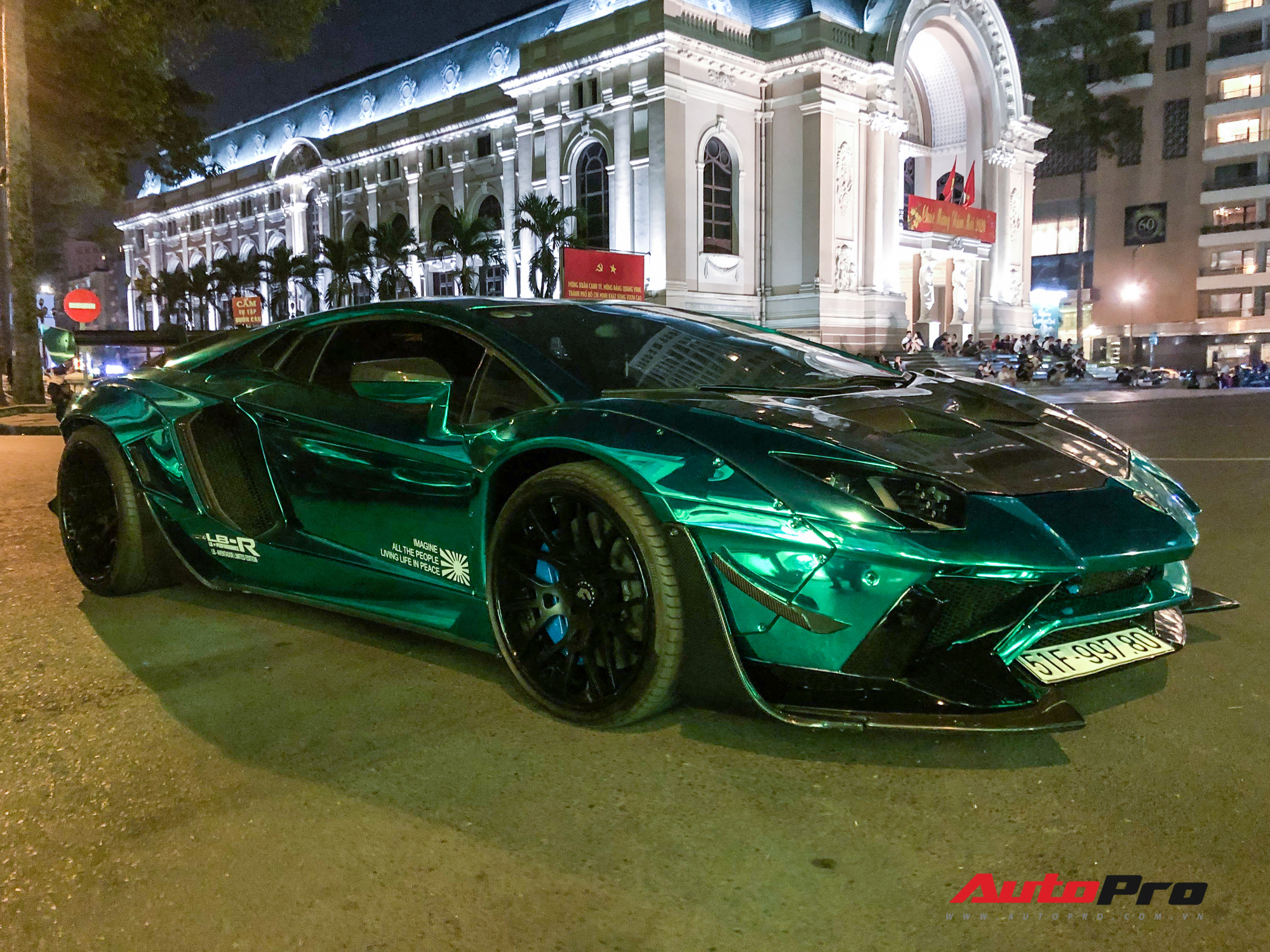 Chưa kịp rao bán trên thị trường xe cũ, Lamborghini Aventador độ Liberty Walk độc nhất Việt Nam đã có chủ nhân mới - Ảnh 2. Chưa kịp rao bán trên thị trường xe cũ, Lamborghini Aventador độ Liberty Walk độc nhất Việt Nam đã có chủ nhân mới - Ảnh 2.