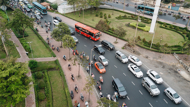 Chùm ảnh Flycam người dân ùn ùn đổ về quê ăn Tết, các ngả đường về bến xe lớn nhất Sài Gòn ùn tắc kinh hoàng - Ảnh 15.