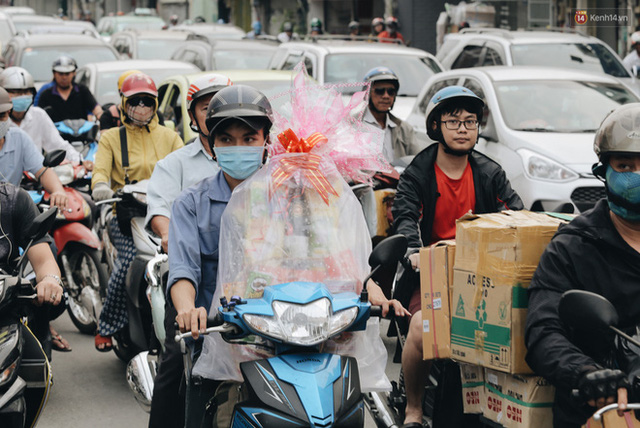 Chùm ảnh Flycam người dân ùn ùn đổ về quê ăn Tết, các ngả đường về bến xe lớn nhất Sài Gòn ùn tắc kinh hoàng - Ảnh 9.
