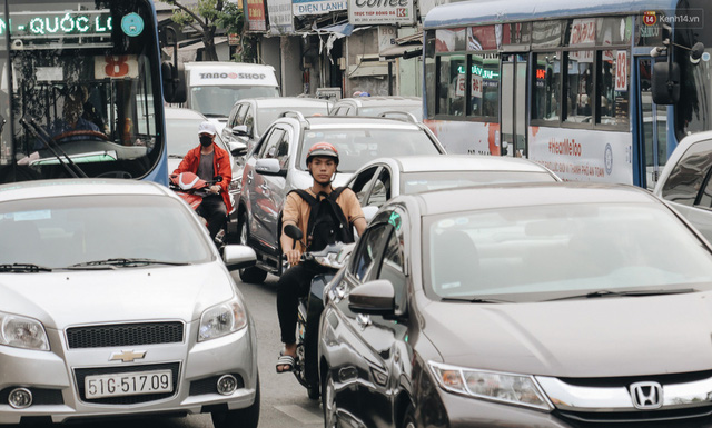 Chùm ảnh Flycam người dân ùn ùn đổ về quê ăn Tết, các ngả đường về bến xe lớn nhất Sài Gòn ùn tắc kinh hoàng - Ảnh 10.