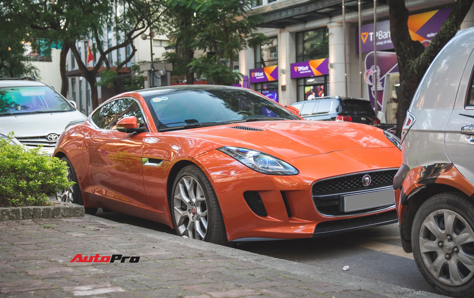 Hàng hiếm Jaguar XJL Portfolio tại Hà Nội bán lỗ gần 3 tỷ đồng