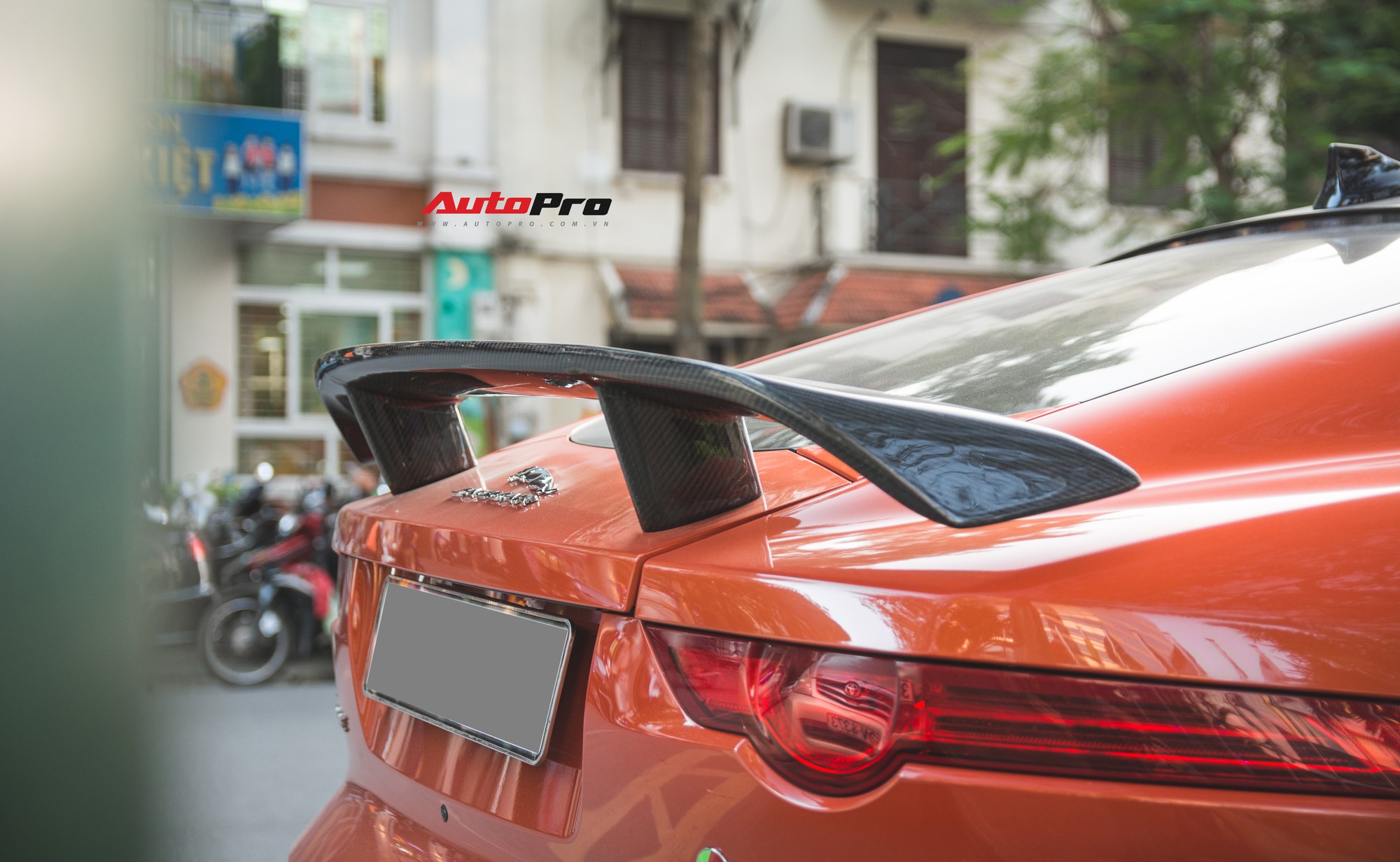Vừa mua lại xe 1 năm, đại gia Hà Nội đã rao bán Jaguar F-Type độc nhất Việt Nam với giá đắt ngang Mẹc S mua mới - Ảnh 3. Vừa mua lại xe 1 năm, đại gia Hà Nội đã rao bán Jaguar F-Type độc nhất Việt Nam với giá đắt ngang Mẹc S mua mới - Ảnh 3.