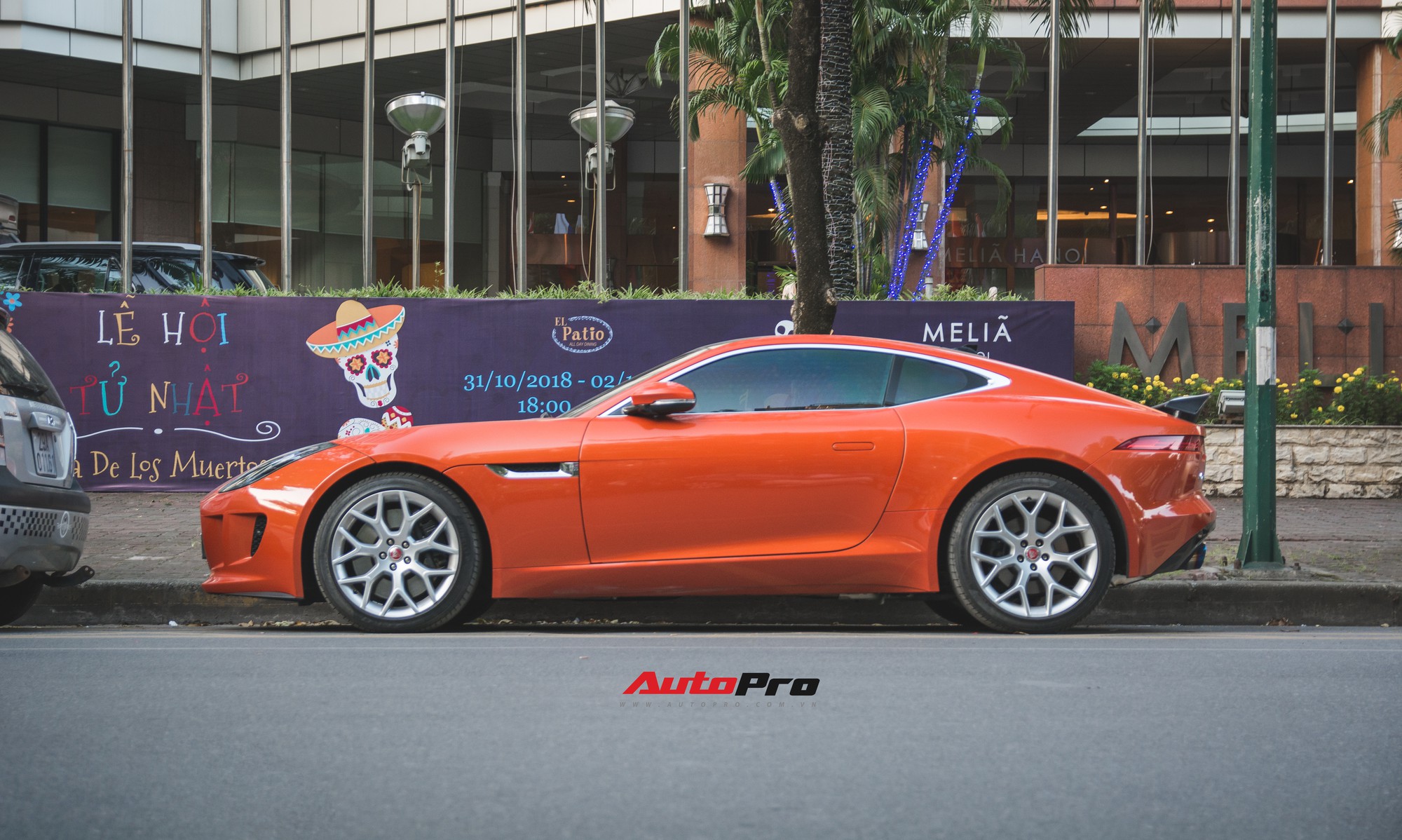 Vừa mua lại xe 1 năm, đại gia Hà Nội đã rao bán Jaguar F-Type độc nhất Việt Nam với giá đắt ngang Mẹc S mua mới - Ảnh 5. Vừa mua lại xe 1 năm, đại gia Hà Nội đã rao bán Jaguar F-Type độc nhất Việt Nam với giá đắt ngang Mẹc S mua mới - Ảnh 5.