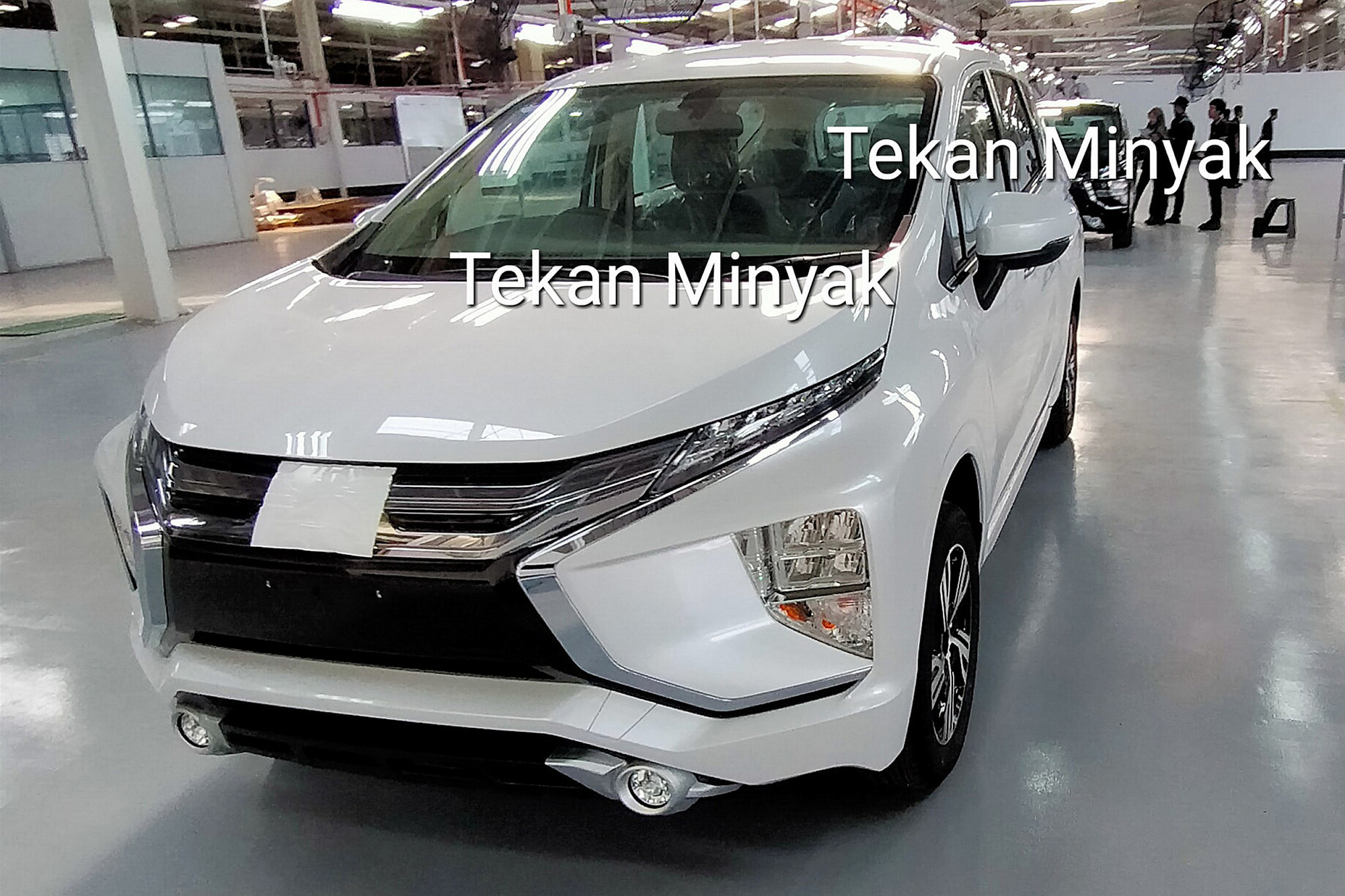Mitsubishi Xpander phiên bản mới bất ngờ lộ diện tại nhà máy - Ảnh 1. Mitsubishi Xpander phiên bản mới bất ngờ lộ diện tại nhà máy - Ảnh 1.