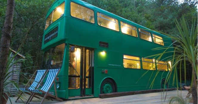 Mua xe buýt hai tầng gần 150 triệu đồng biến thành ngôi nhà mơ ước