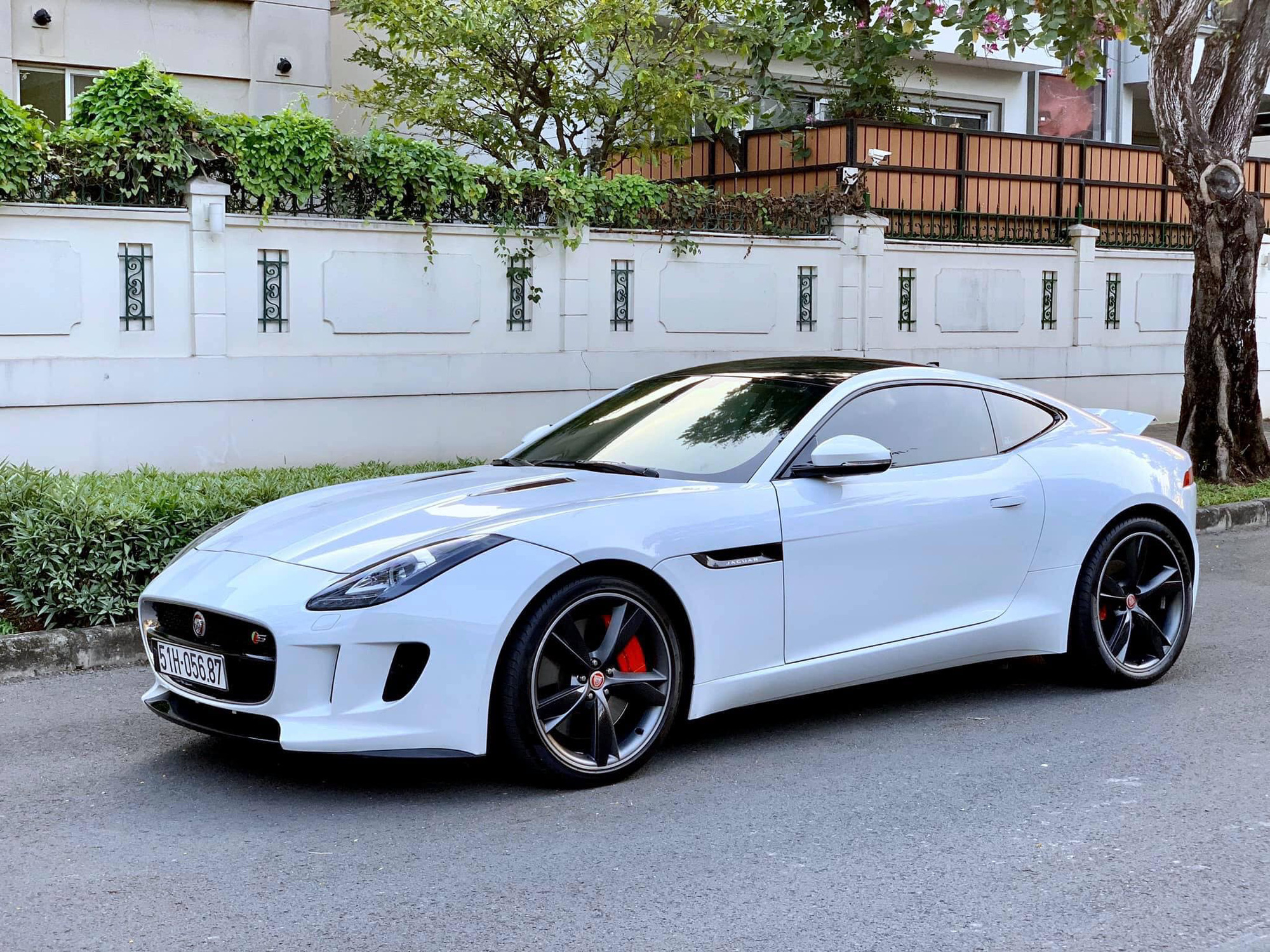 Jaguar F-Type S mất giá hơn 4 tỷ đồng sau 4 năm sử dụng