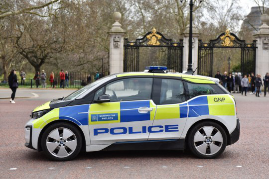 Cảnh sát Anh chi hàng triệu USD mua xe điện bảo vệ môi trường, nhưng muốn bắt cướp phải chờ sạc pin - Ảnh 2.