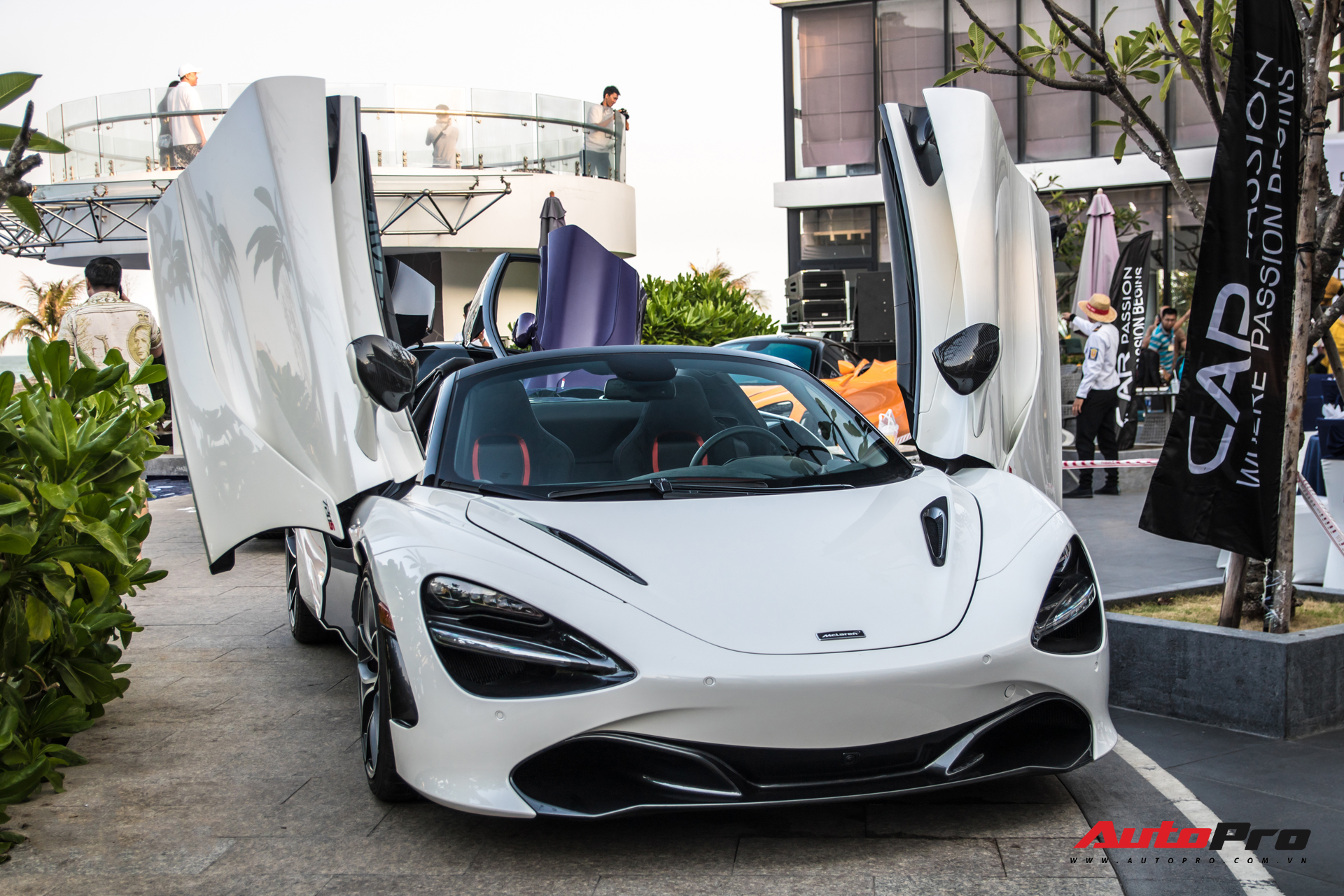 Đại gia Hứa Hà Phương mang McLaren 720S Spider ra phố lần đầu sau gần 1 tháng về nước - Ảnh 3.