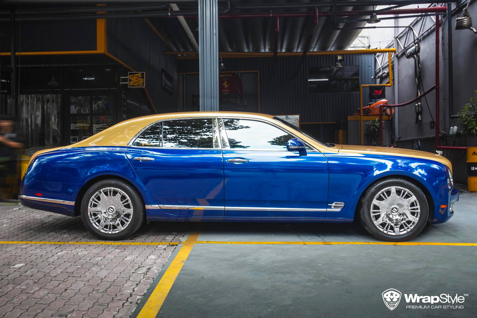 Bentley Mulsanne diện mạo lạ xuất hiện tại Sài Gòn, dân tình tò mò bộ mặt thật phía sau - Ảnh 4.