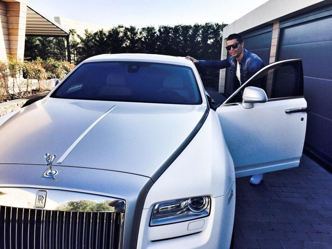 Bộ sưu tập siêu xe của Ronaldo RollsRoyce Ghost dẫn đầu với giá 86 tỷ