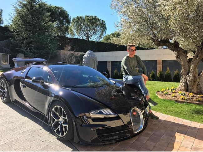 Bộ sưu tập si&ecirc;u xe của Ronaldo: Rolls-Royce Ghost dẫn đầu với gi&aacute; 86 tỷ - Ảnh 9.