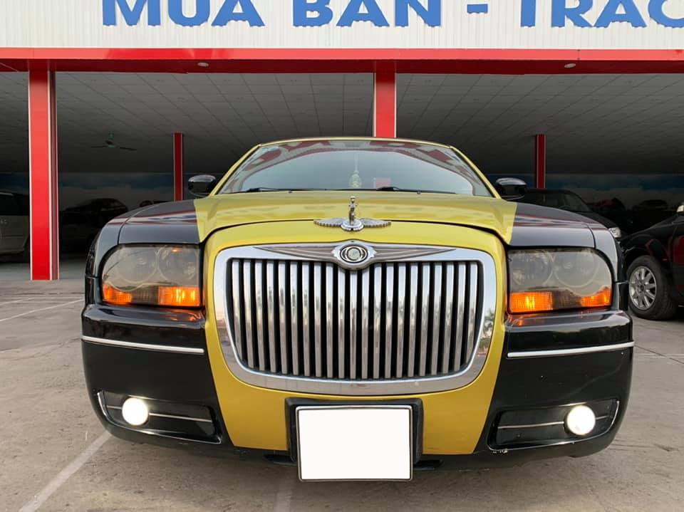 Front Bumper suitable for Chrysler 300C Rolls Royce Phantom Look  20042010  CarPartsTuningcom