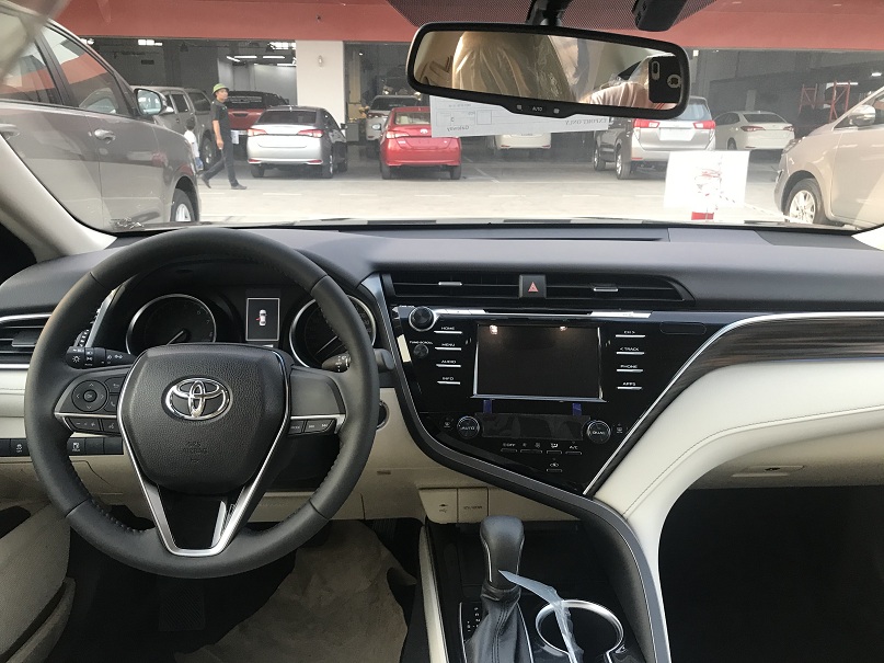 Toyota Camry ‘full option’ dọn kho giá hơn 1,1 tỷ đồng tại đại lý - Ảnh 3.