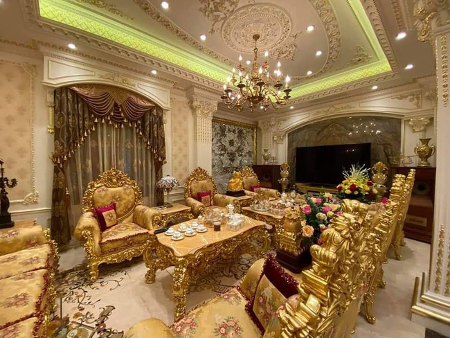 Choáng với đám cưới trong lâu đài dát vàng tại Tuyên Quang, đón dâu bằng xe Rolls Royce chiếm ngay spotlight trên mạng xã hội - Ảnh 5.