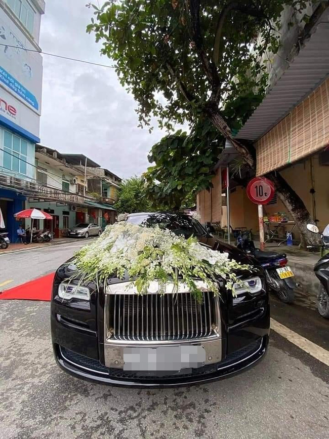 Choáng với đám cưới trong lâu đài dát vàng tại Tuyên Quang, đón dâu bằng xe Rolls Royce chiếm ngay spotlight trên mạng xã hội - Ảnh 6.