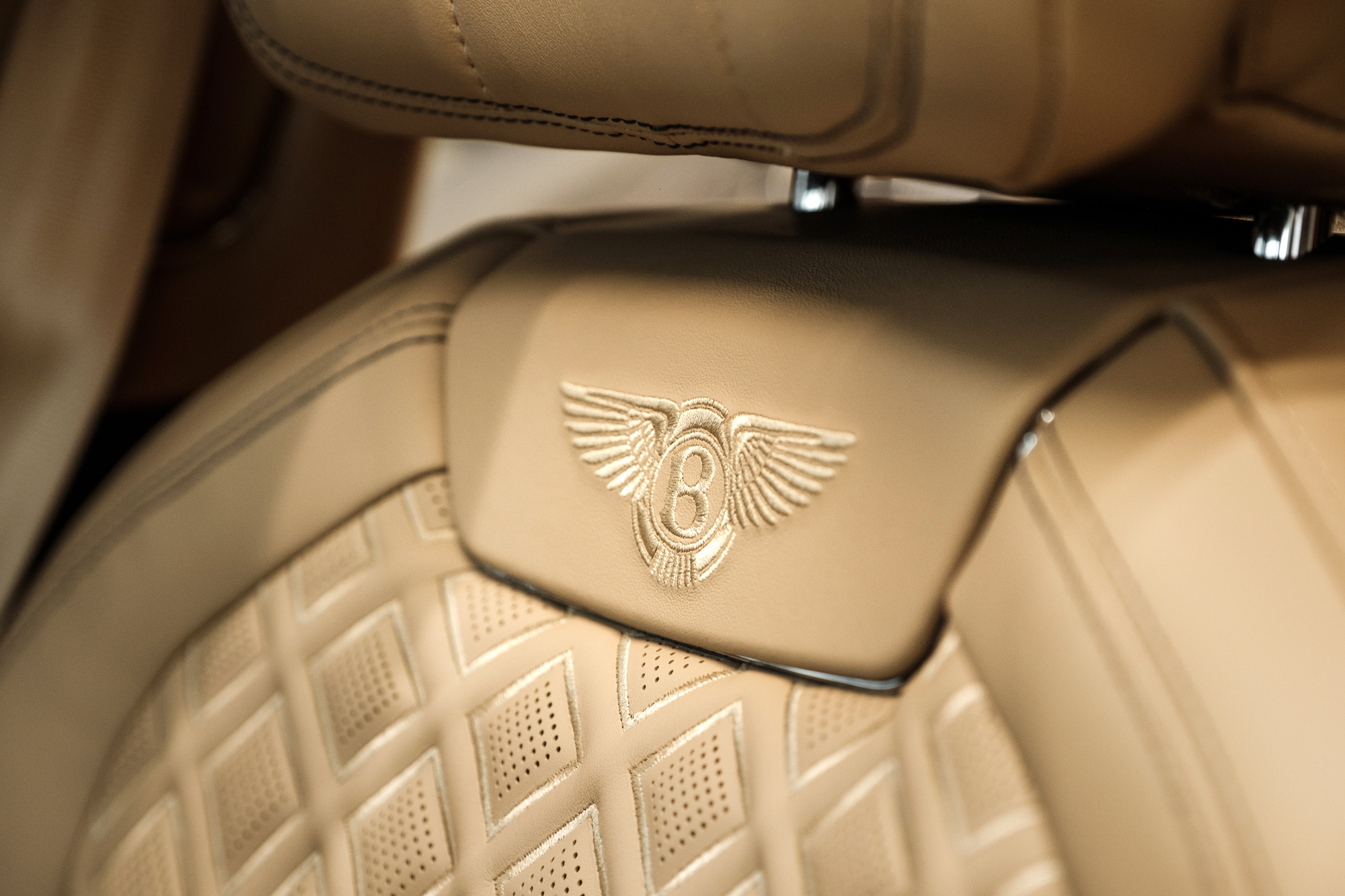 Cận cảnh Bentley Flying Spur First Edition đầu tiên tại Việt Nam, giá bán lên tới 30 tỷ đồng - Ảnh 5.