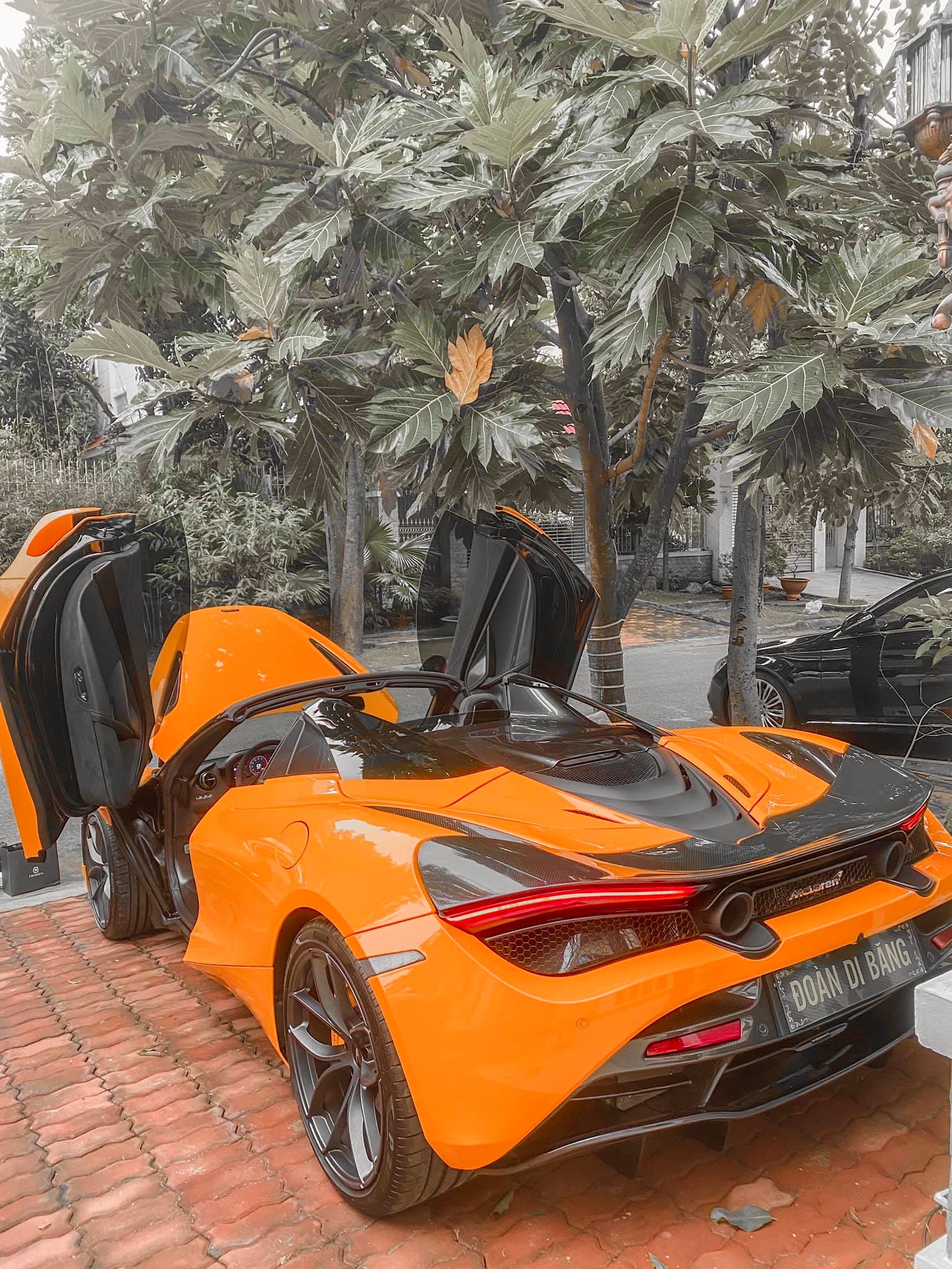 Nữ ca sĩ Đoàn Di Băng được chồng tặng hẳn siêu xe McLaren 720S Spider, không quên đề cập tới chuyện thiện nguyện tại thời điểm này - Ảnh 7.