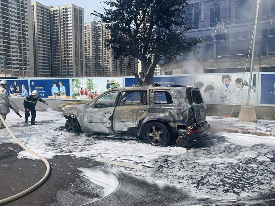 SUV Mercedes-Benz cháy trơ khung tại Hà Nội, nối dài năm hạn của xe sang tại Việt Nam - Ảnh 5.
