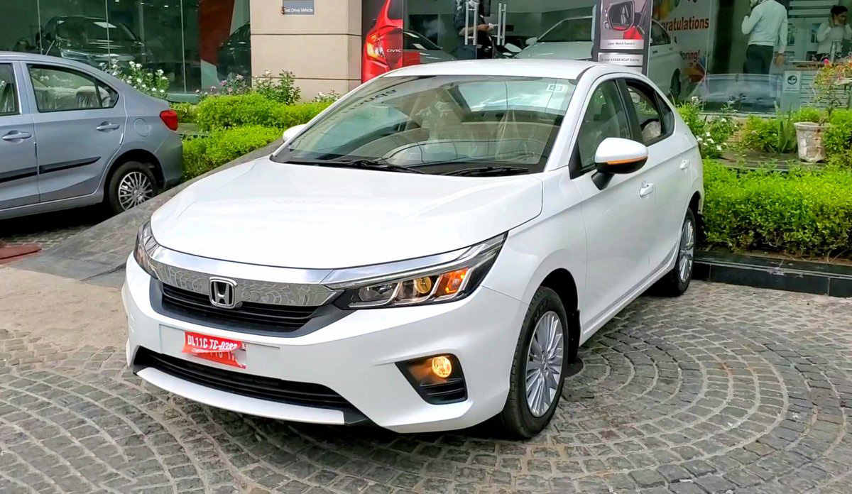 Honda City bản tiêu chuẩn tại nước ngoài.