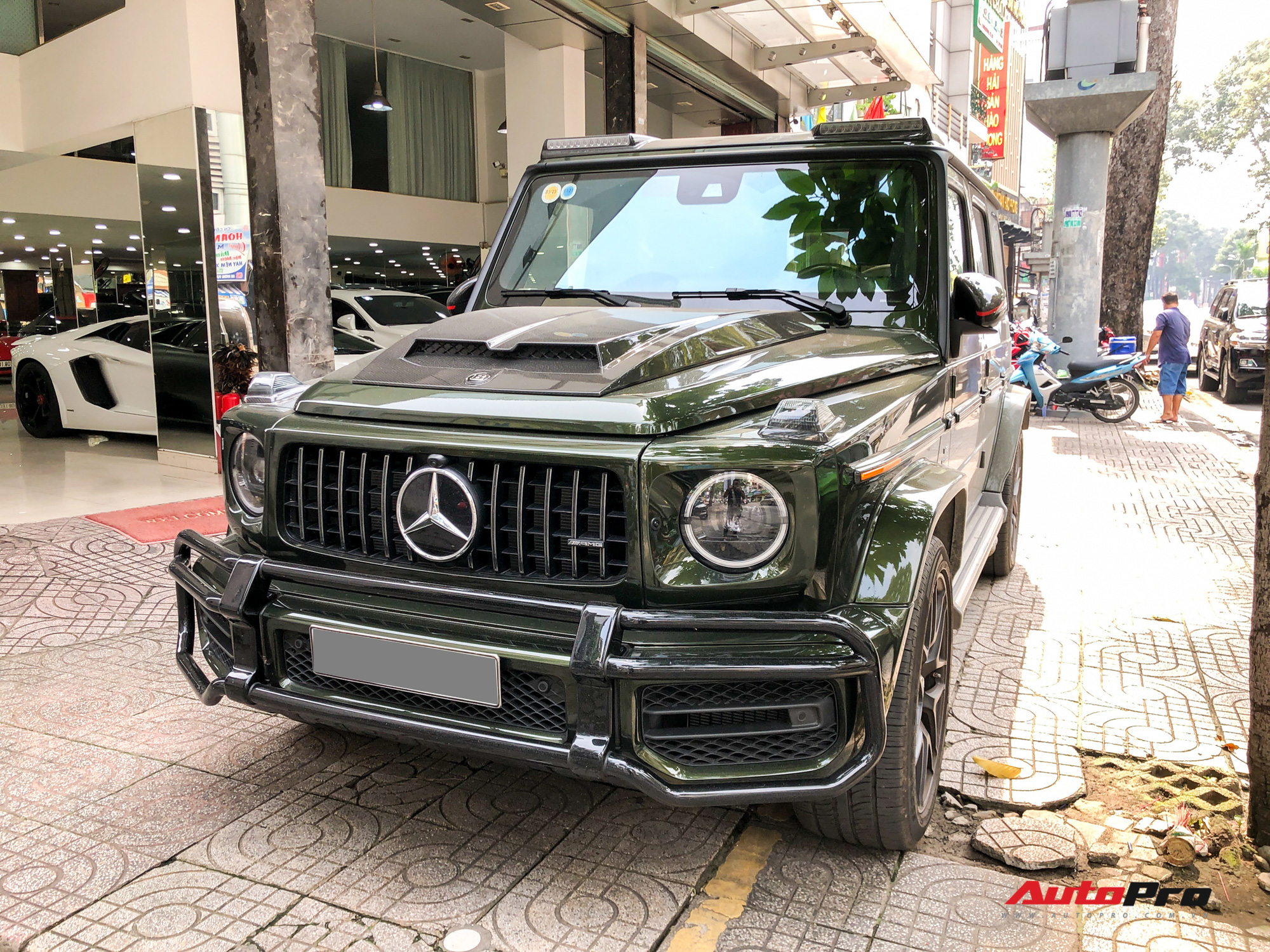 Cận cảnh Mercedes-AMG G 63 với màu sơn trị giá hơn 151 triệu đồng cùng gói độ độc của dân chơi Sài Gòn - Ảnh 1.