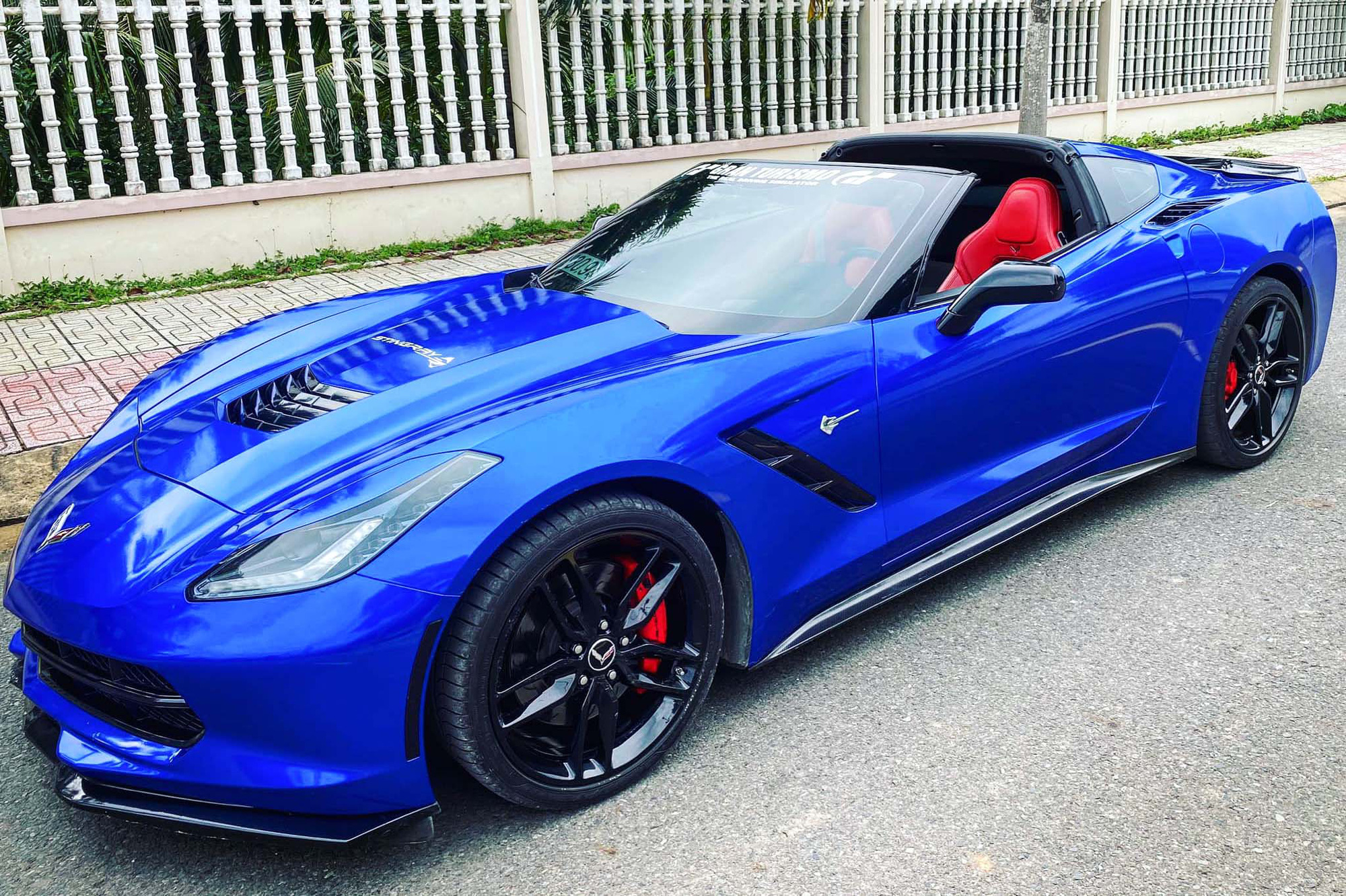 Mới chạy hơn 22.000 km, hàng hiếm Chevrolet Corvette C7 Stingray dùng động cơ như VinFast President bán lại với giá chưa tới 4 tỷ đồng - Ảnh 1.