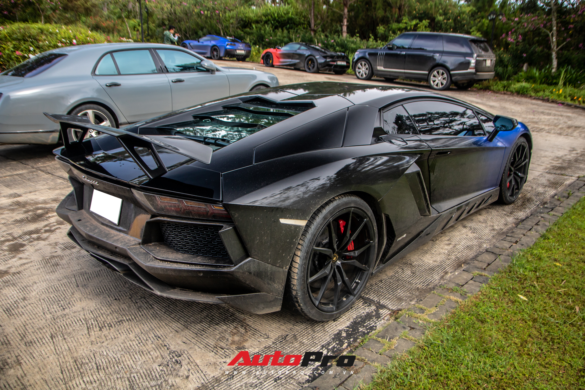 Bắt trend, Lamborghini Aventador biến hoá với ngoại thất khác lạ lần thứ 3 - Ảnh 8.