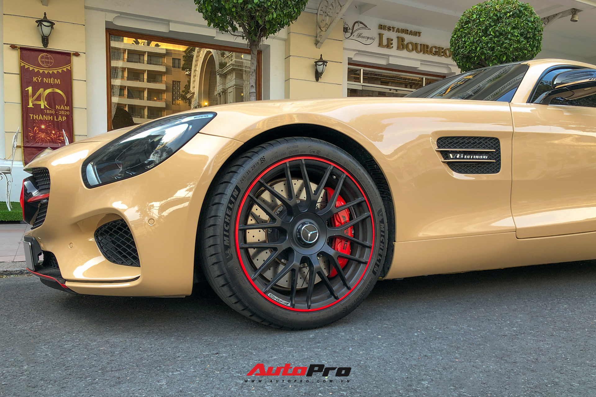 Mercedes-AMG GT S màu độc trên ‘thánh địa siêu xe Sài Gòn’ nhưng lai lịch lại là của nữ doanh nhân nổi tiếng này - Ảnh 6.