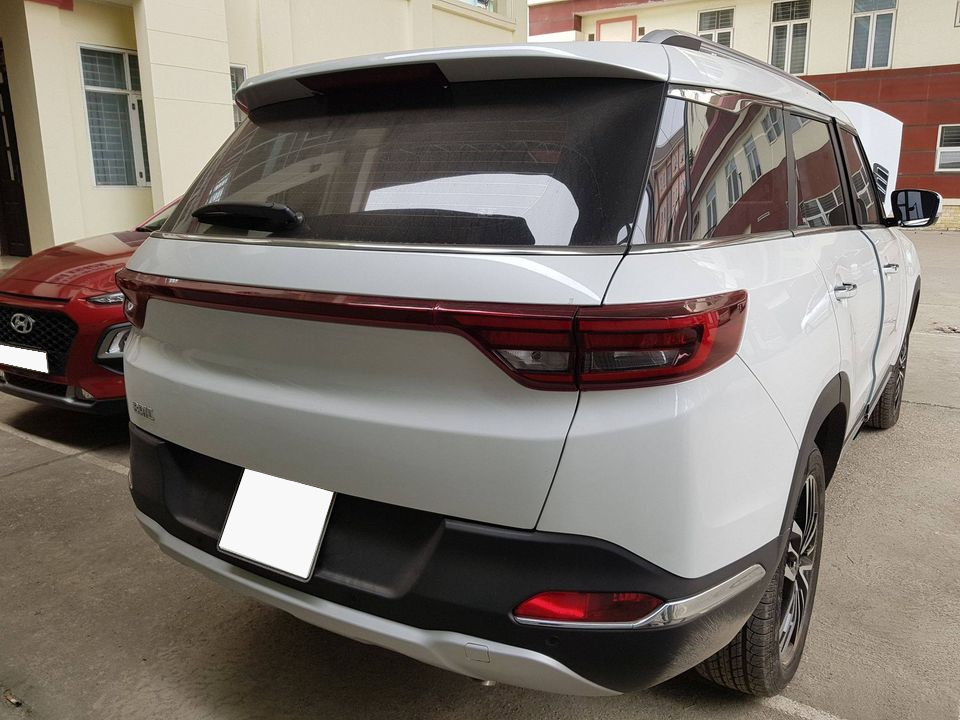 Sau 1 năm tuổi, Range Rover Trung Quốc BAIC Q7 xuống giá rẻ ngang Toyota Vios đập hộp - Ảnh 2.