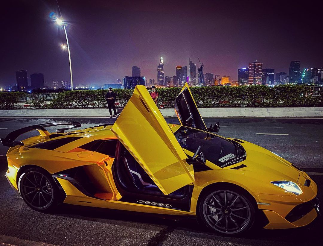 Lamborghini Aventador SVJ thứ 2 Việt Nam được chuyển về Sài Gòn, tấm biển gắn trên xe gây tò mò - Ảnh 1.