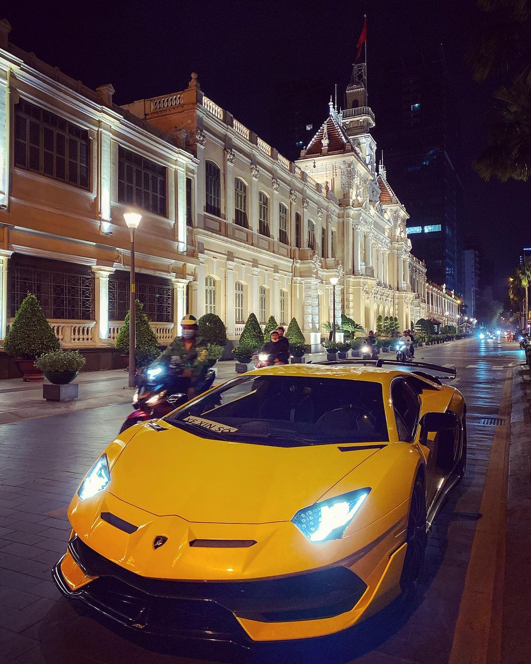 Lamborghini Aventador SVJ thứ 2 Việt Nam được chuyển về Sài Gòn, tấm biển gắn trên xe gây tò mò - Ảnh 2.
