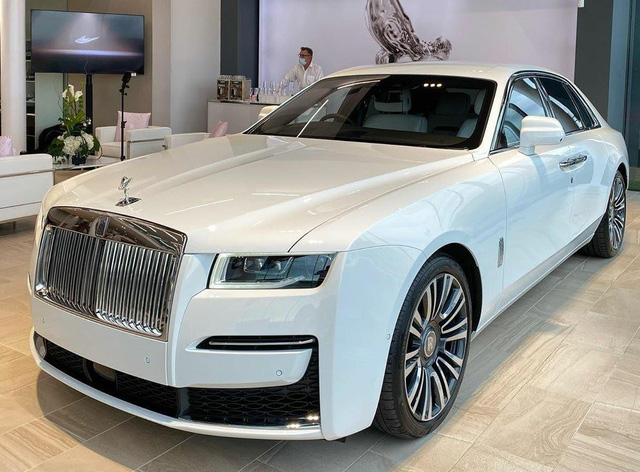 Chi tiết Rolls Royce Ghost 2023 kèm giá bán 082023